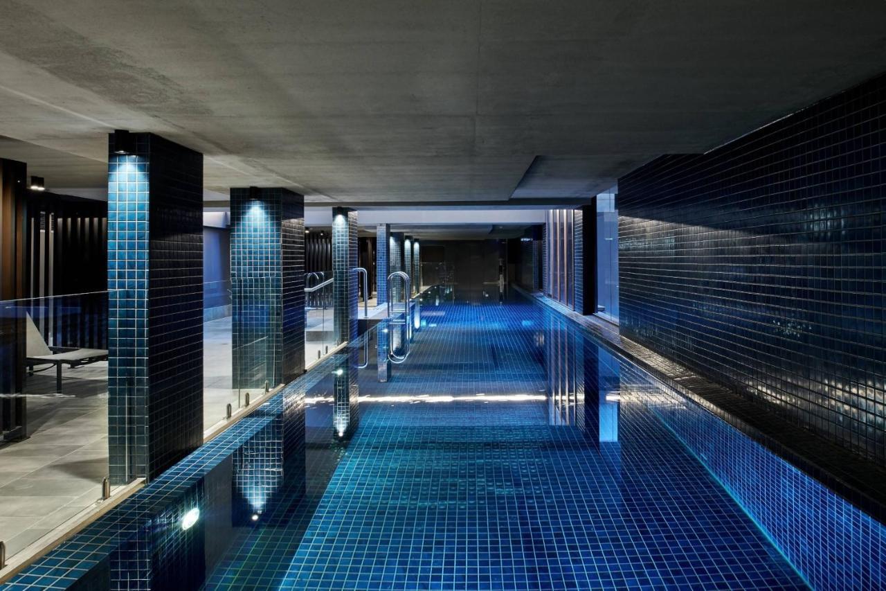 ミッドナイト ホテル オートグラフ コレクション キャンベラ エクステリア 写真 The pool at the hotel