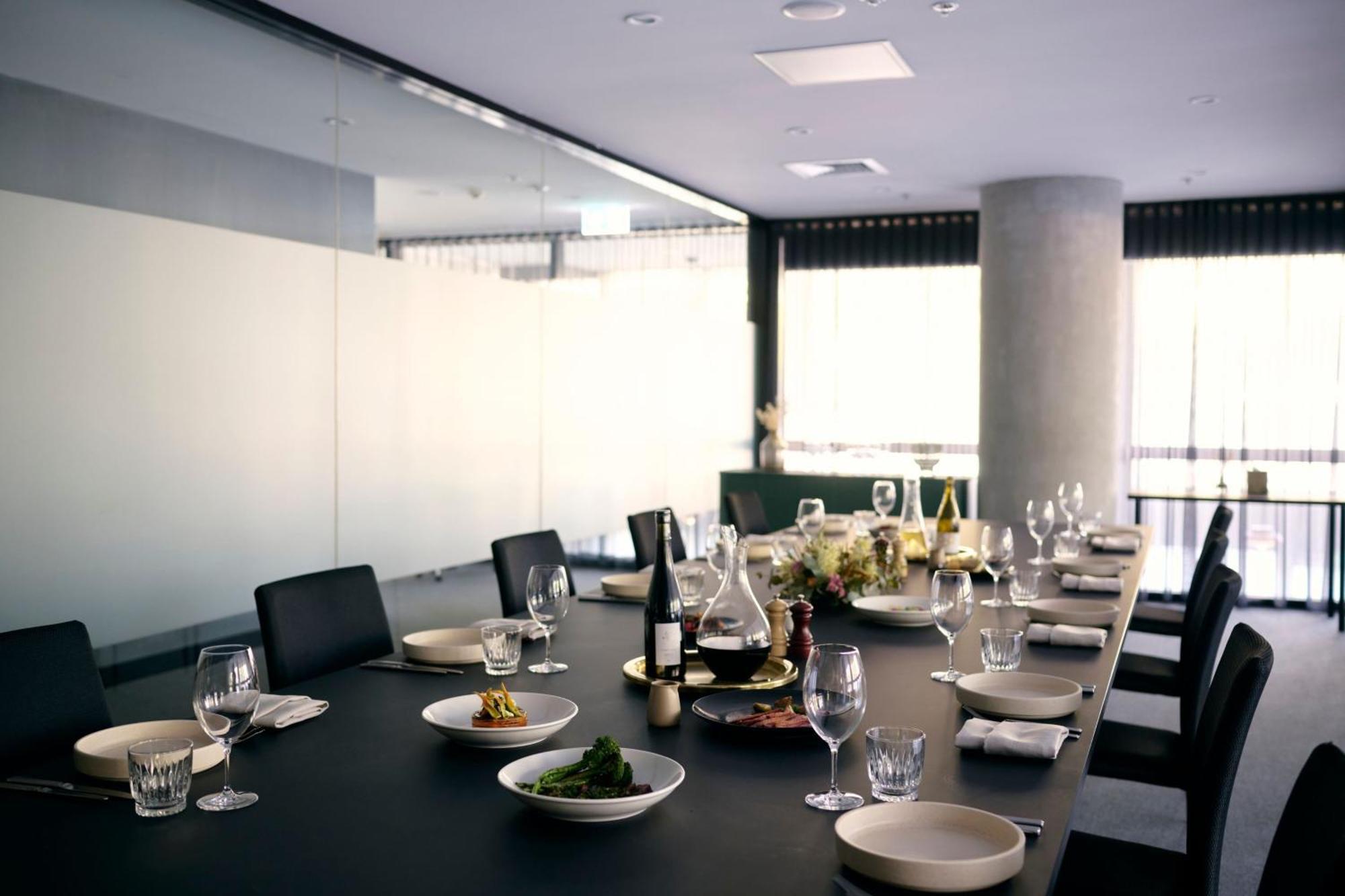 ミッドナイト ホテル オートグラフ コレクション キャンベラ エクステリア 写真 The interior of the restaurant