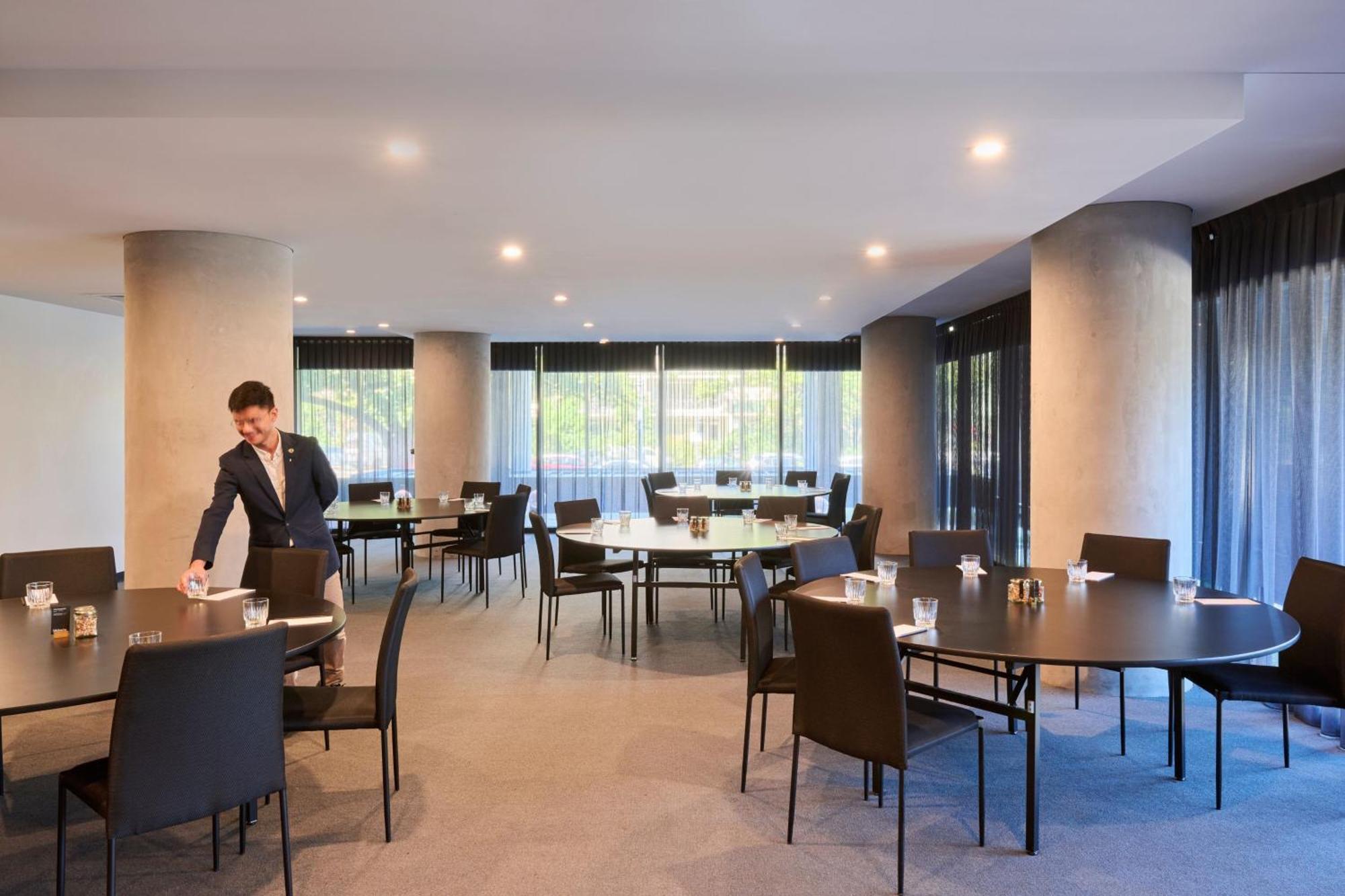 ミッドナイト ホテル オートグラフ コレクション キャンベラ エクステリア 写真 The Club at Melbourne Airport