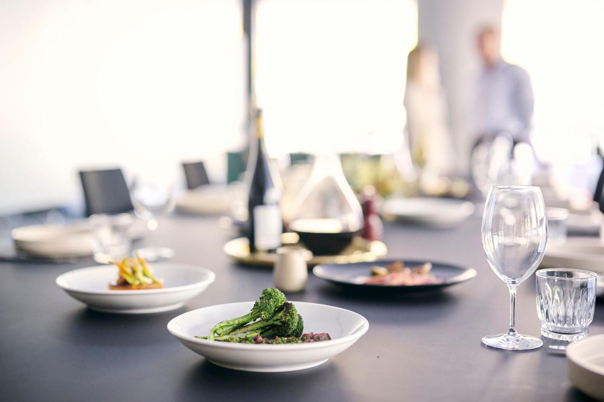 ミッドナイト ホテル オートグラフ コレクション キャンベラ エクステリア 写真 Dishes at the restaurant