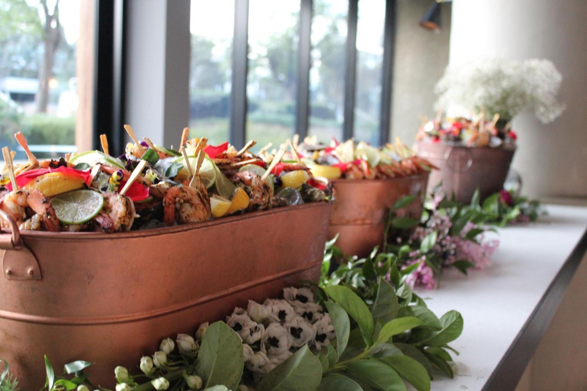 ミッドナイト ホテル オートグラフ コレクション キャンベラ エクステリア 写真 A salad bar at a wedding reception
